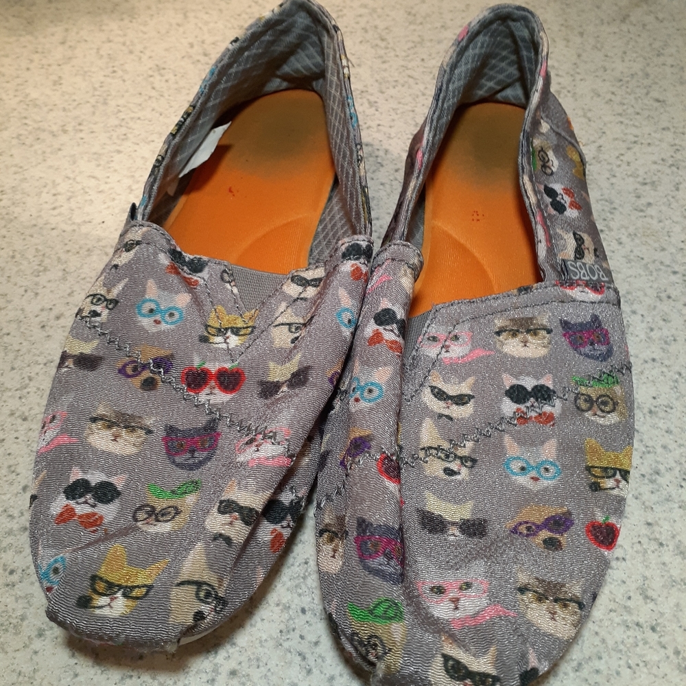 Bob's by skechers womens size 8 cat slip on shoes